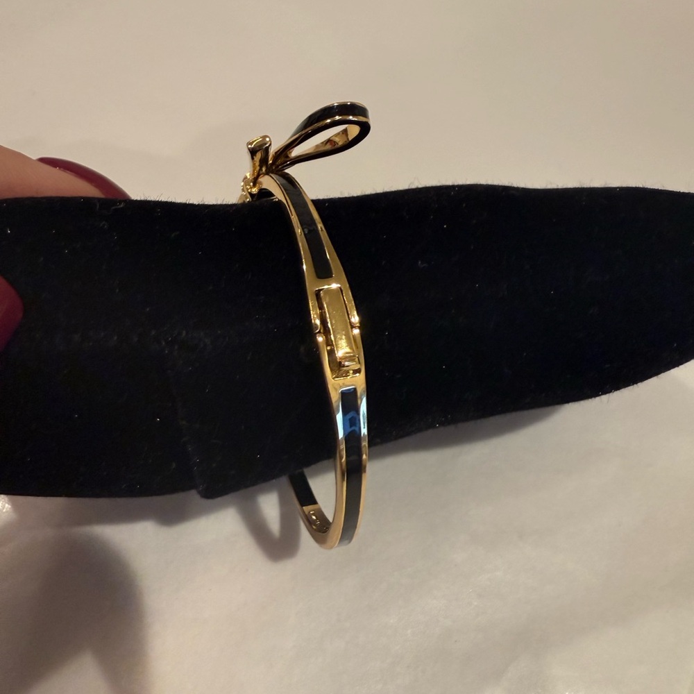 Kate Spade Gold and Black Bow bracelet. Brand New, No tags... giftable - Picture 5 of 13